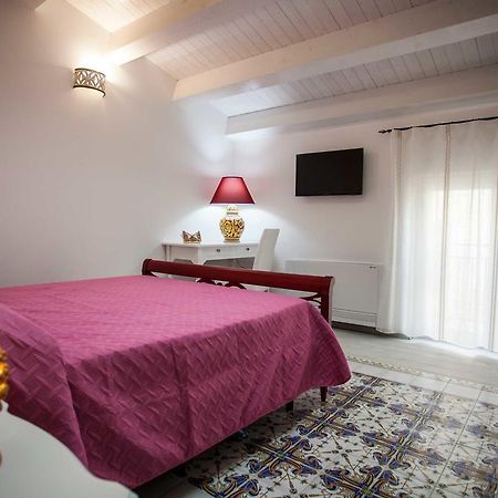 Palazzo Pagliaro Hotel Santo Stefano di Camastra Bagian luar foto
