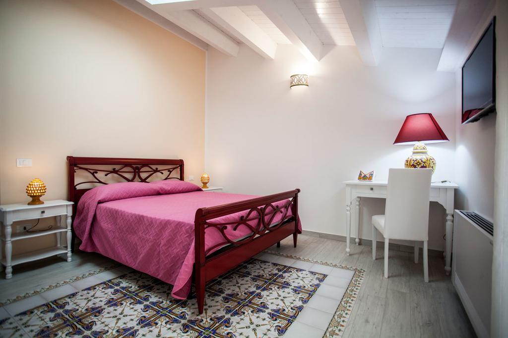 Palazzo Pagliaro Hotel Santo Stefano di Camastra Bagian luar foto